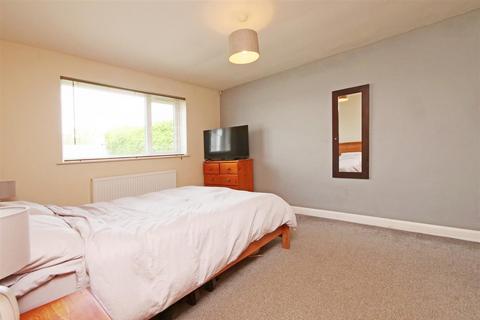 33 The Cranbrooks, Wheldrake, York, YO19 6AZ