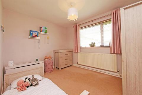 33 The Cranbrooks, Wheldrake, York, YO19 6AZ