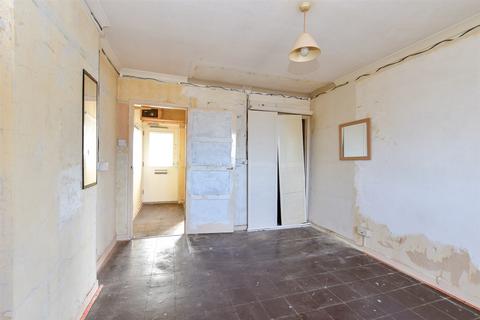 1 bedroom flat for sale, Limbrick Lane, Goring-By-Sea, Worthing, West Sussex