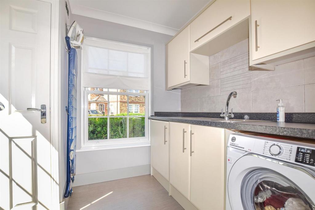 Laundry Room (2).JPG