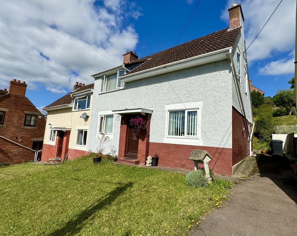 Three Bedroom Semi Detached Home in Great Locatio