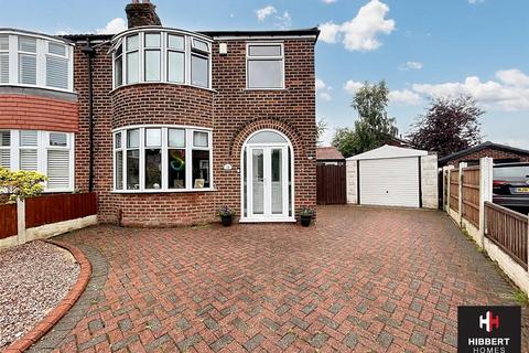 3 bedroom house for sale, Derwent Drive, Sale, M33 3SZ