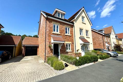 3 bedroom semi-detached house for sale, Hurst Avenue, Camberley GU17