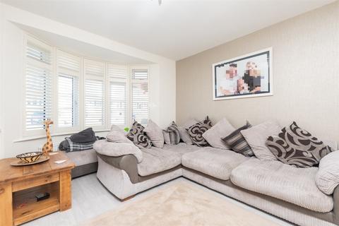 3 bedroom terraced house for sale, Lamorna Avenue, Gravesend, Kent