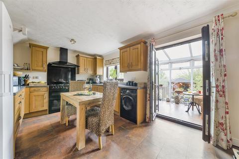 3 bedroom semi-detached house for sale, Cotswold Close, Calne