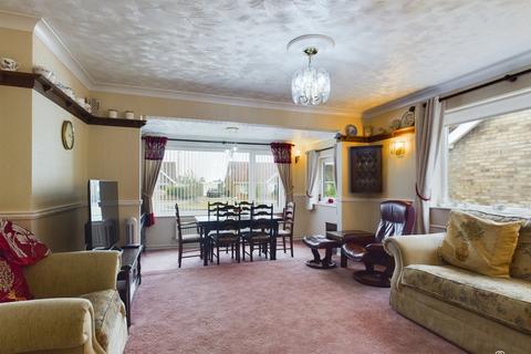 4 bedroom detached bungalow for sale, Orchard Close, Burton Upon Stather DN15