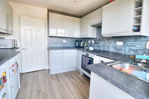 2 bedroom flat for sale, Prideaux Road, Eastbourne BN21