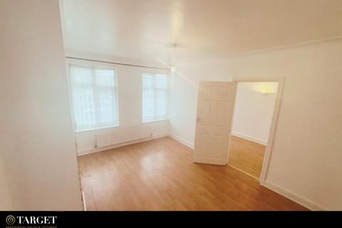 3 bedroom flat to rent, Cambridge Parade, Great Cambridge Road, Enfield EN1