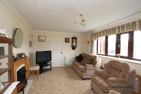 2 bedroom detached bungalow for sale, Ropewalk, Market Rasen LN8