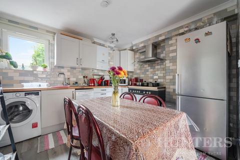 2 bedroom maisonette for sale, Russell Road, London, N15 5LS