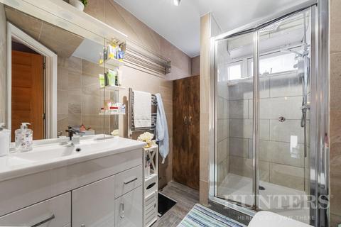 2 bedroom maisonette for sale, Russell Road, London, N15 5LS