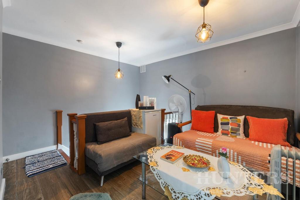 22 Russell Road N15 5 LS-5.jpg