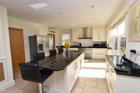 4 bedroom detached house for sale, Jonathans Garth, Tetney DN36