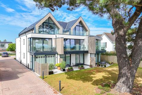 2 bedroom apartment for sale, Wharncliffe Road, Highcliffe, Christchurch, BH23