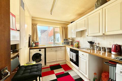 2 bedroom flat for sale, Park Avenue, Bexhill-on-Sea, TN39