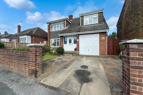 7 Grove Road, Stanford-le-hope, SS17 0ED