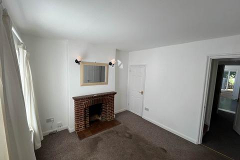 2 bedroom terraced house to rent, Chapel Street, Milton Keynes MK17