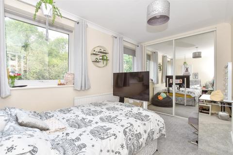 18 Westerham Close, Canterbury, CT2 7TZ