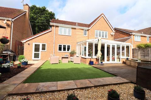 4 bedroom detached house for sale, Randolph Drive, Farnborough GU14