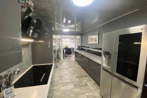 3 Kent Avenue, Chadderton, Oldham, OL9 9DF