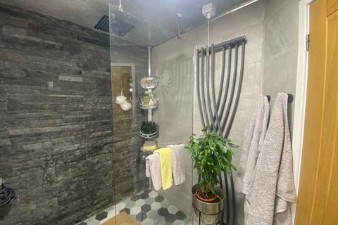 3 Kent Avenue, Chadderton, Oldham, OL9 9DF