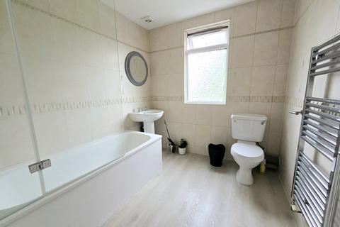 1 bedroom in a house share to rent, Cairnfield Avenue,