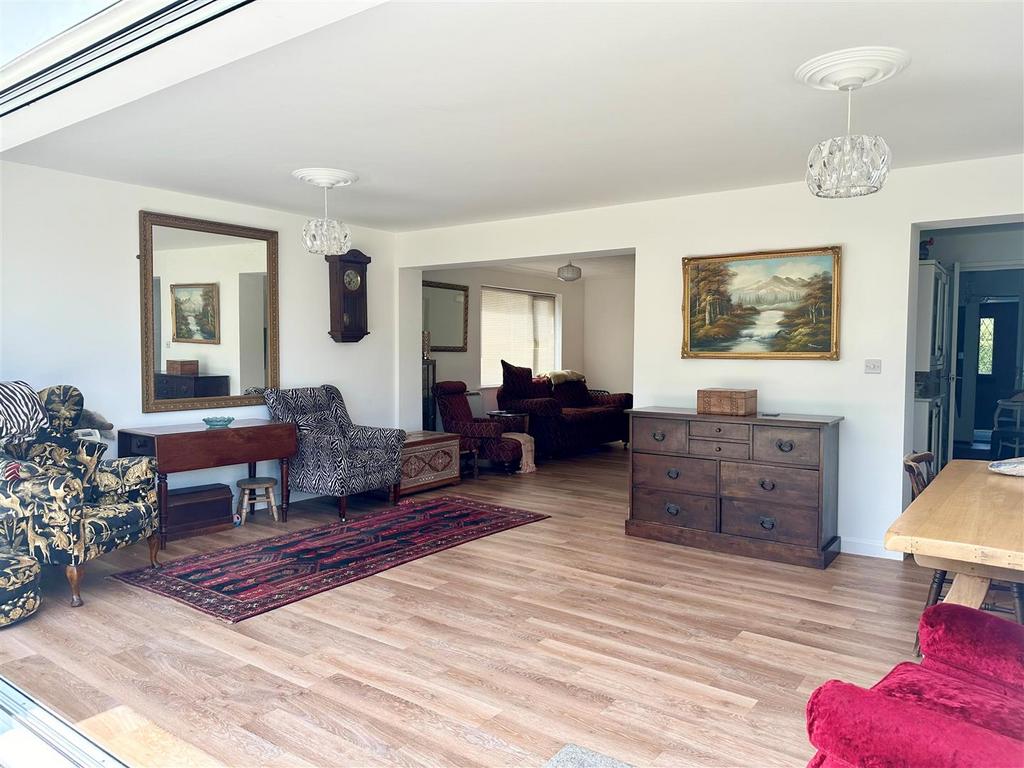 Dining Area.jpg