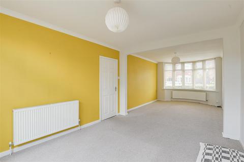 3 bedroom detached house for sale, St. Austell Drive, Wilford NG11