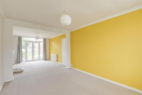 3 bedroom detached house for sale, St. Austell Drive, Wilford NG11