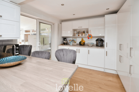 21 Pendeen Close, New Waltham, Grimsby, DN36 4GQ