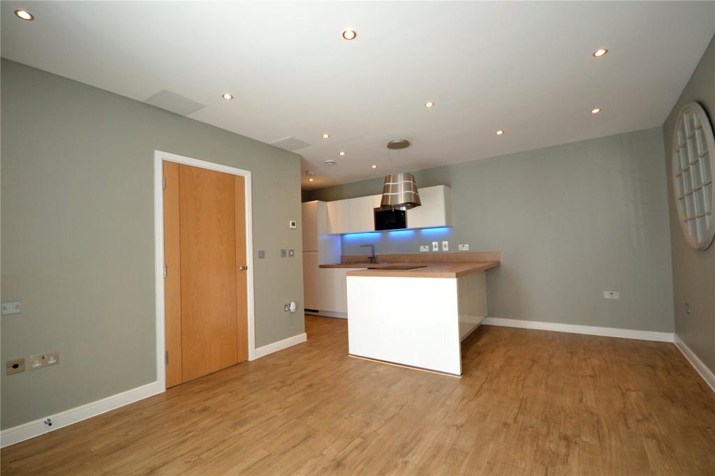 Kitchen/Dining Area