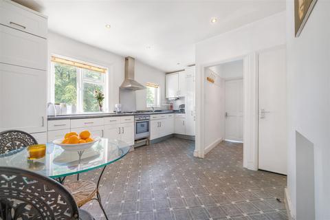 155a Croydon Road, London, SE20 7TY