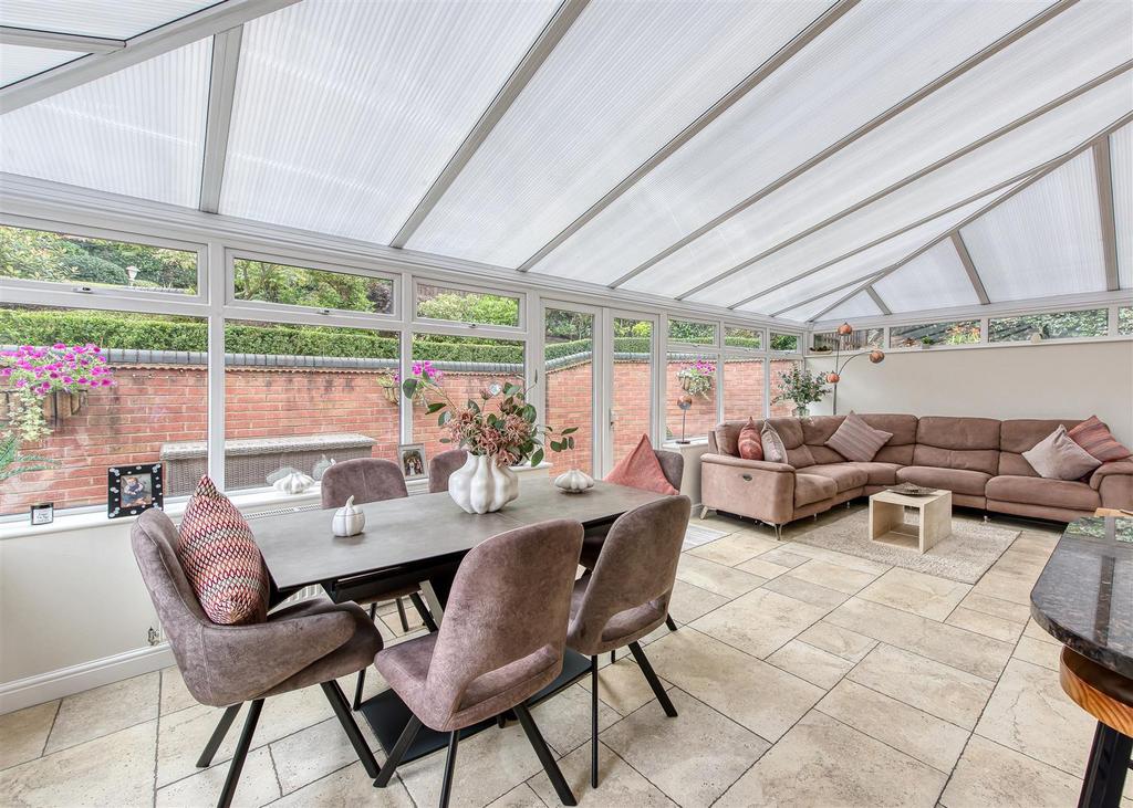 3 High Meadows-dining1.jpg