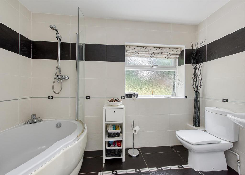 3 High Meadows-bathroom.jpg