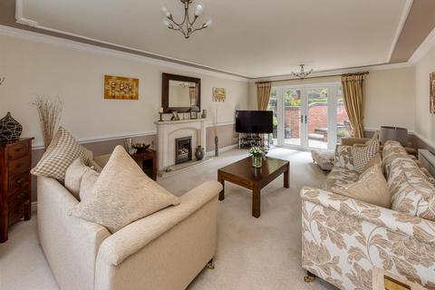 3 High Meadows, Wombourne, Wolverhampton, WV5 0JT