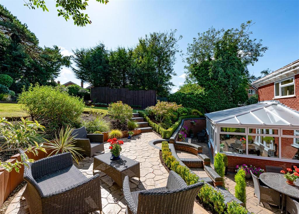 3 High Meadows-garden2.jpg