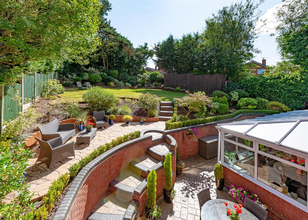 3 High Meadows-garden1.jpg