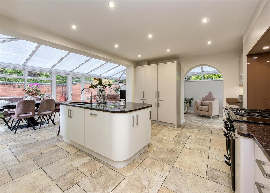 3 High Meadows-kitchen1.jpg