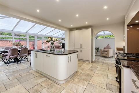 3 High Meadows, Wombourne, Wolverhampton, WV5 0JT