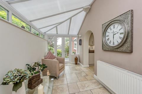 3 High Meadows, Wombourne, Wolverhampton, WV5 0JT
