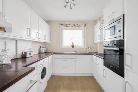 2 bedroom flat for sale, Esplanade, Seaford