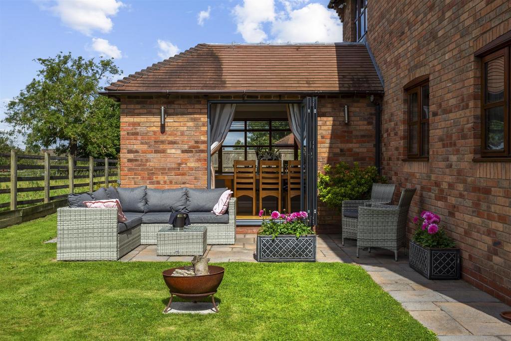 76462 Greenfields Loppington(24) low.jpg