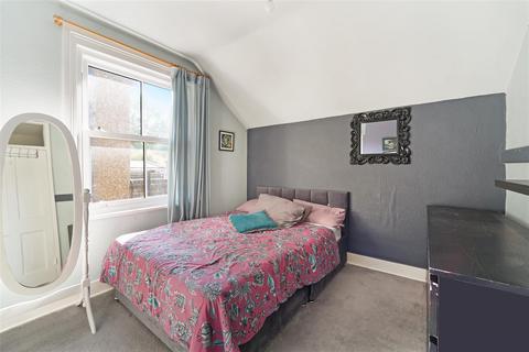 25 Treadwell Road, Epsom, KT18 5JP