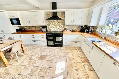 18 Fitzharding Road, Easton In Gordano, Bristol, BS20 0EH