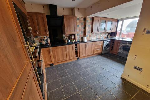 55 Lang Road, Crewkerne, TA18 8HH