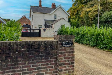 3 bedroom detached house for sale, Ermine Street, Broughton, North Lincolnshire, DN20