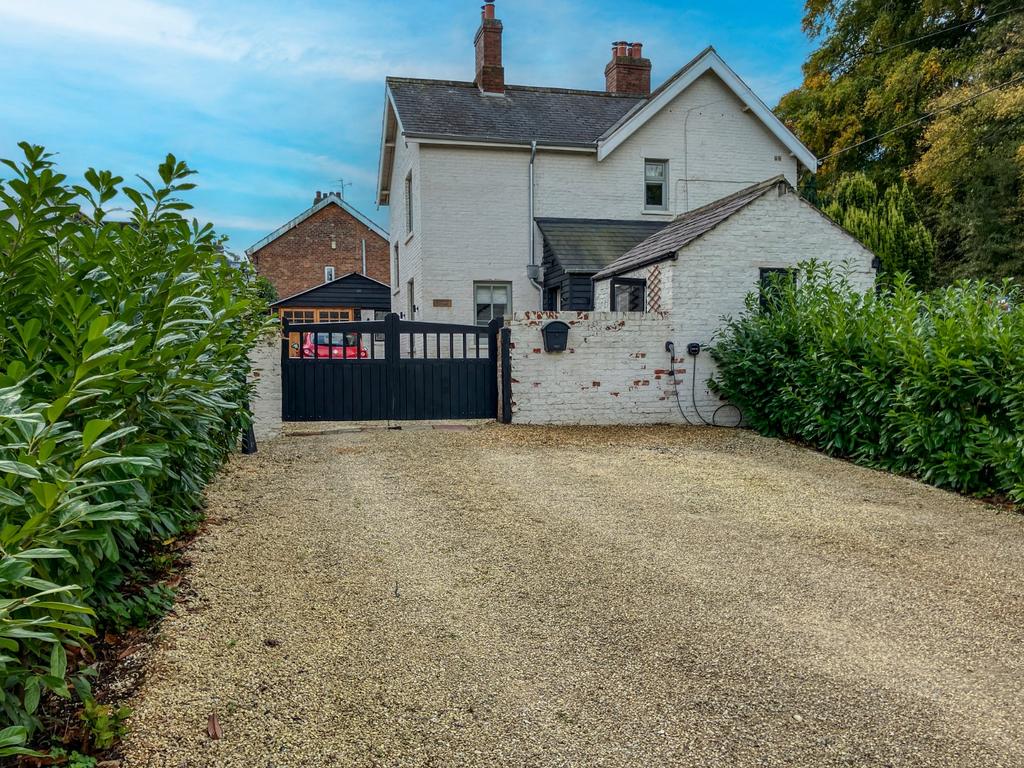 Entrance & Driveway