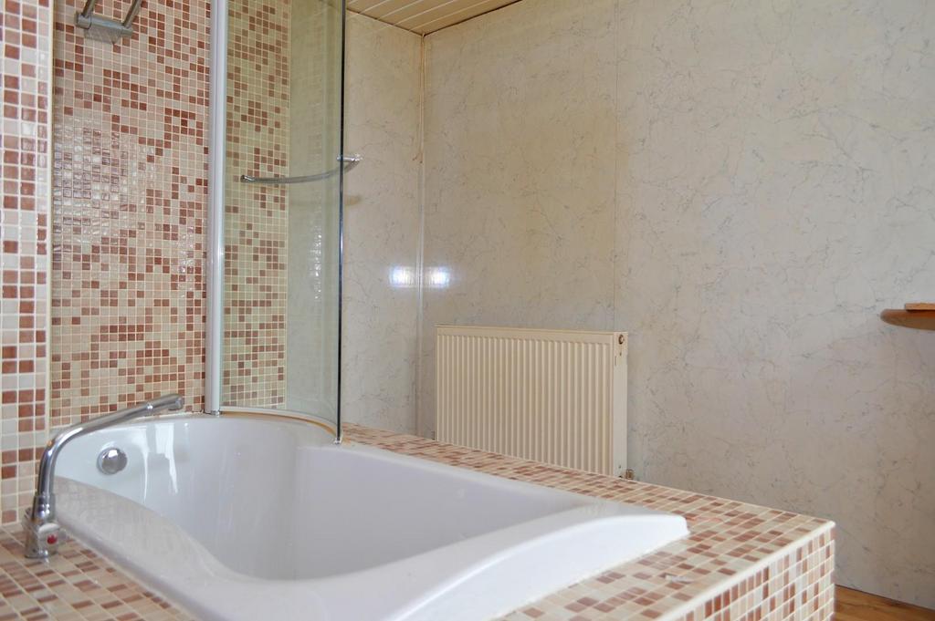 Bathroom.....JPG