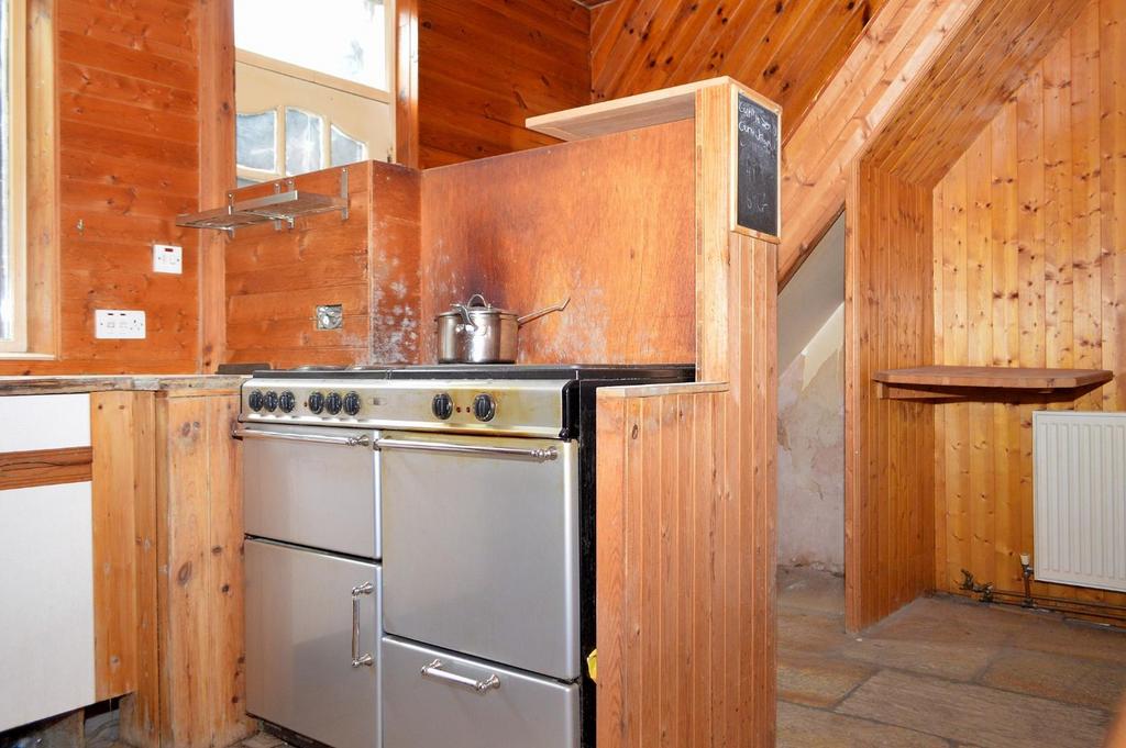 Kitchen...JPG