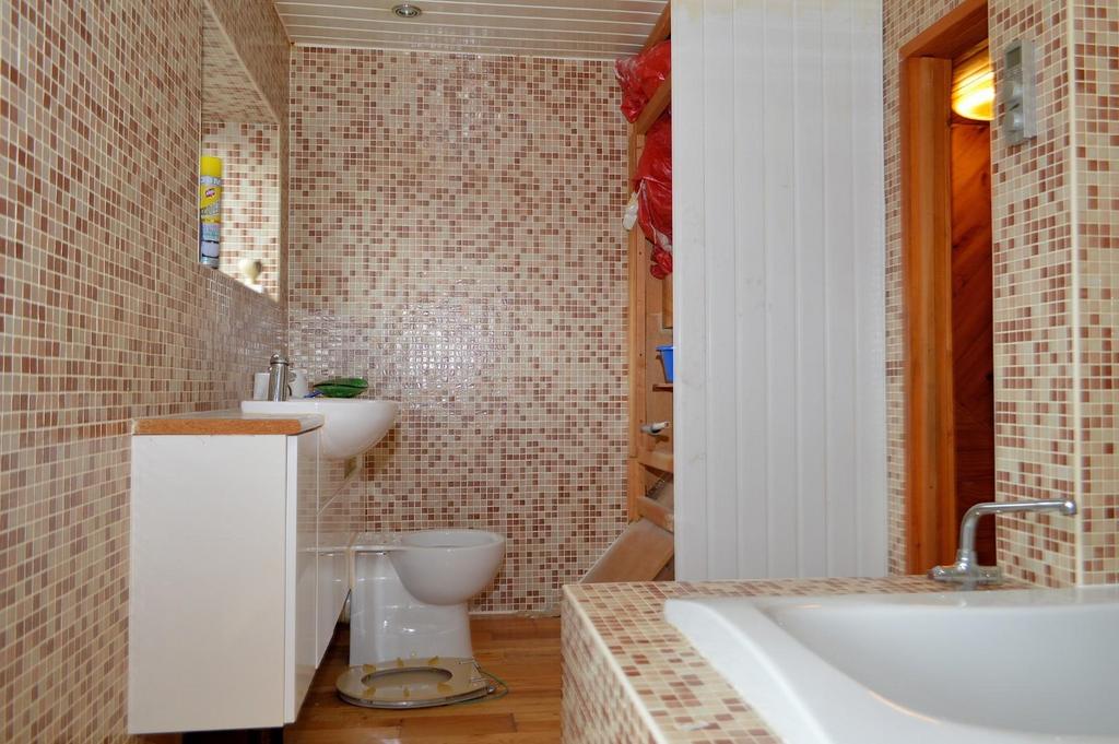 Bathroom....JPG